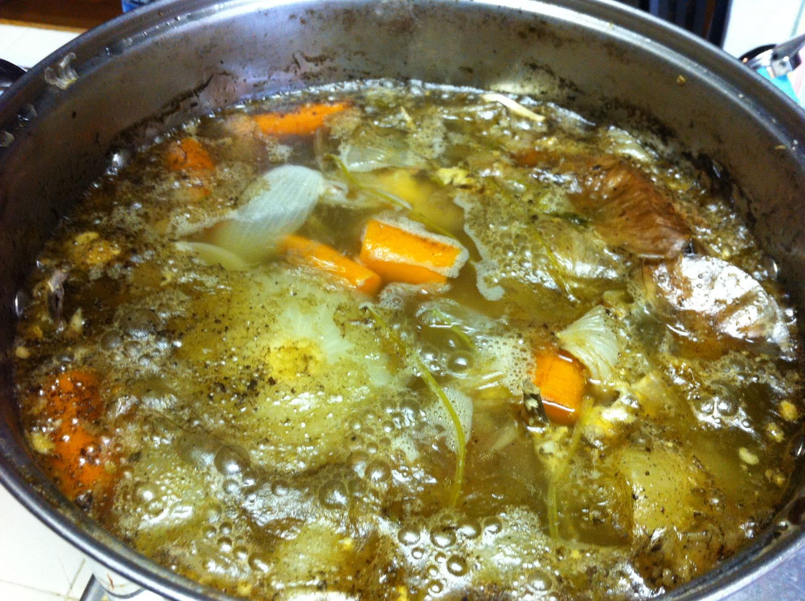 How to Make Chicken Stock From Chicken Bones