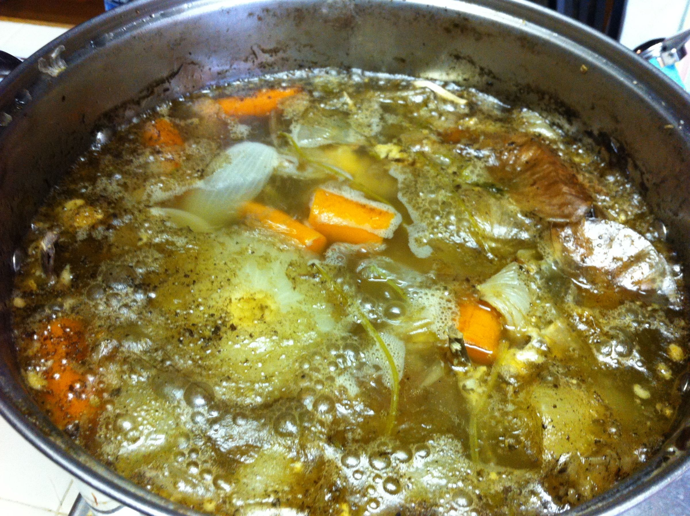 How to Make Chicken Stock From Chicken Bones